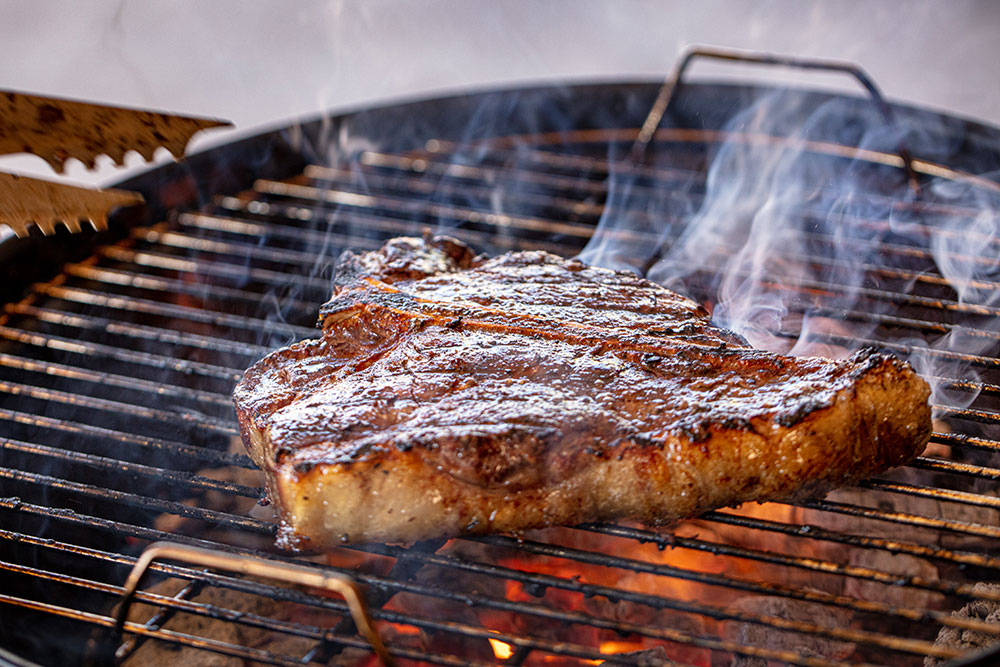 Why fried food smells stronger than boiled food and what's behind it. Have you noticed this in the kitchen: why does fried food smell stronger than boiled food? Image source: bearlakebeef.com.