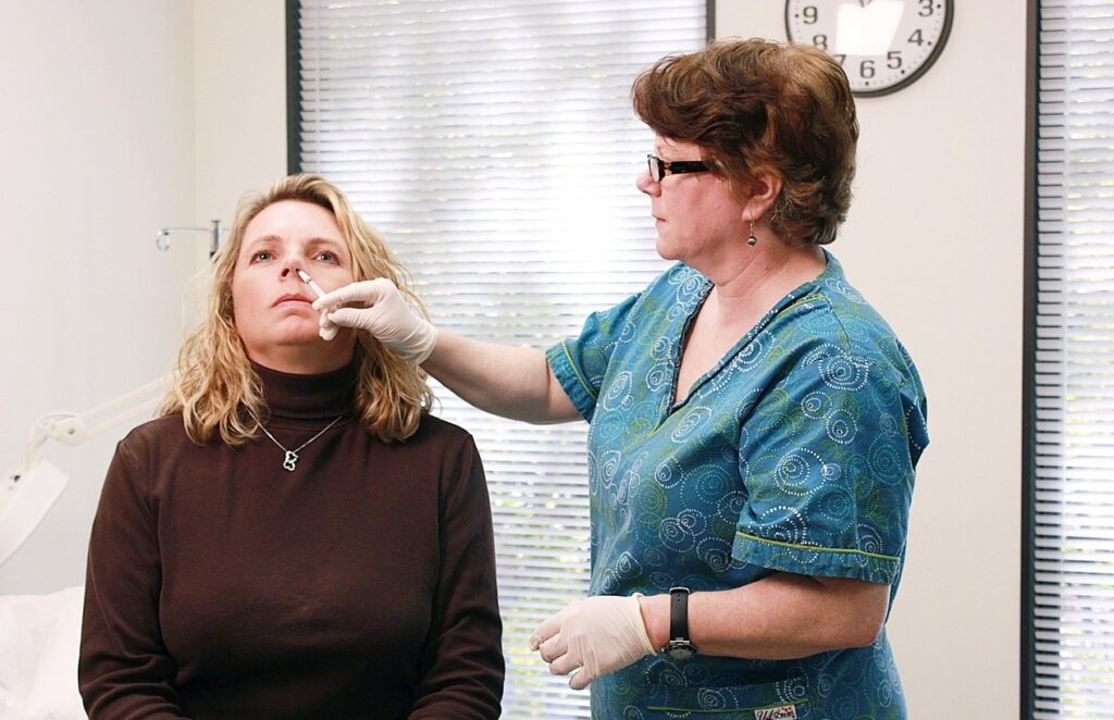 Scientists Created a Nasal Vaccine That Destroys Multiple Infections at Once. Perhaps in the future, seasonal vaccination will look just like this: a couple of drops in the nose before work in the morning. Image source: zmescience.com.