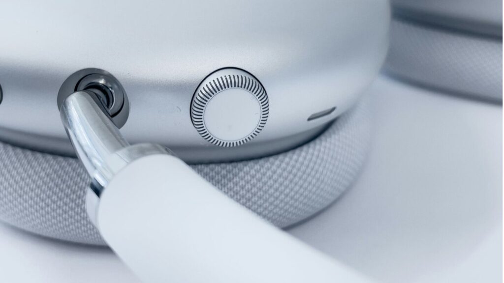 AirPods Max 2 — the same ridiculous Smart Case