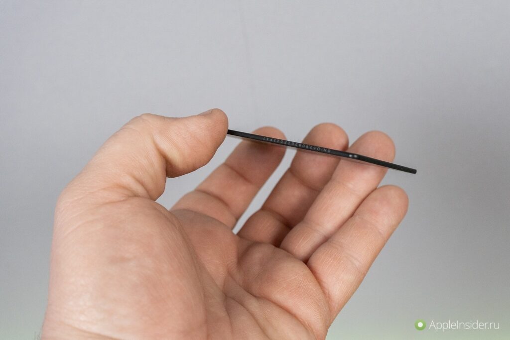 With this thickness, you can carry the tag in a wallet, cardholder, or hang it on a backpack