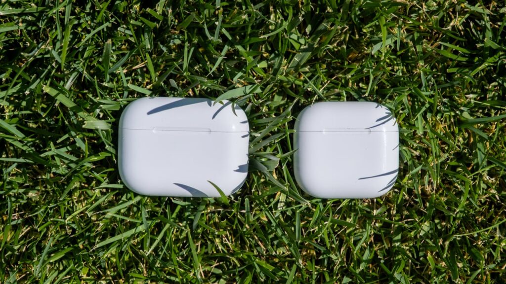 How AirPods 4 Differ from AirPods Pro 3. The case size is also different. Pro on the left. Image: pcmag.com. Photo.