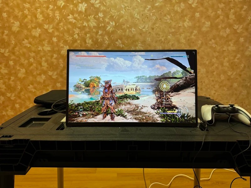 The monitor is easy to take with you