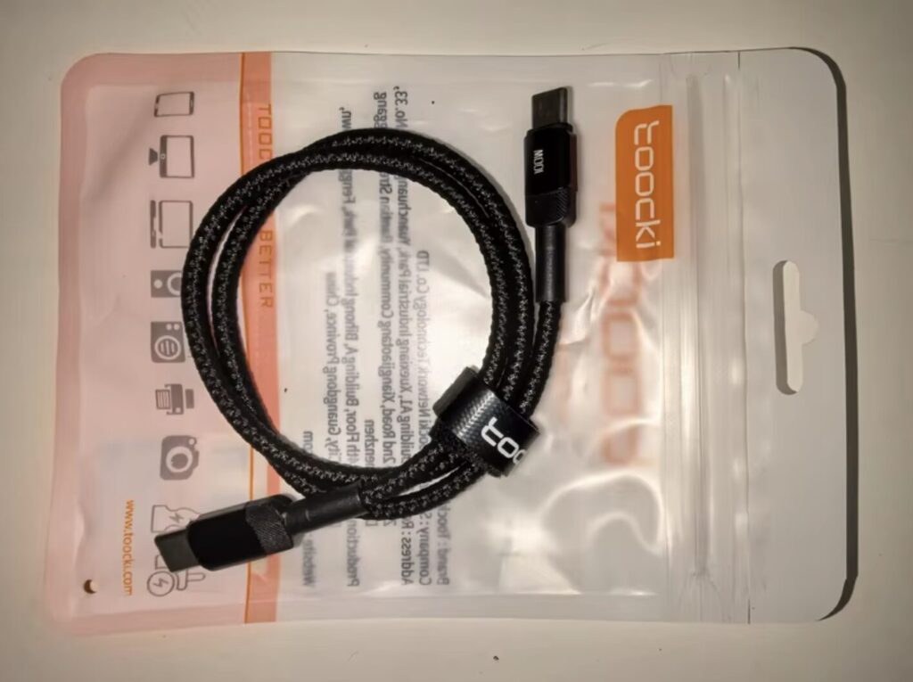 Durable USB-C cable for fast charging. The cable will serve you for a long time. Photo.