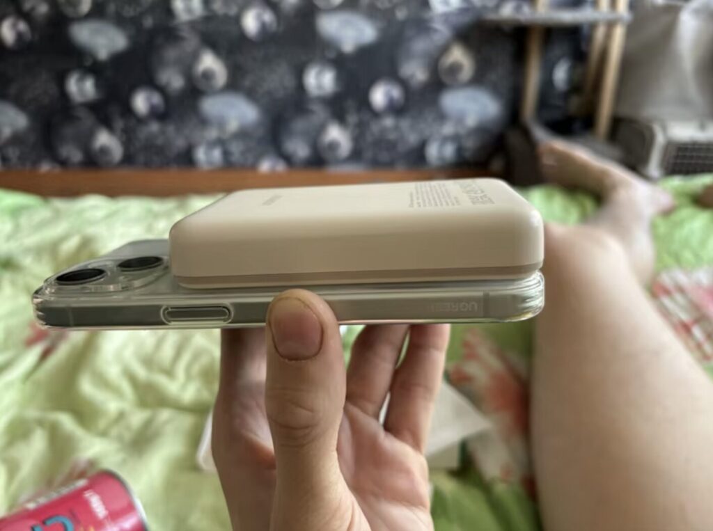 Magnetic power bank for iPhone. The perfect option for charging your iPhone. Photo.
