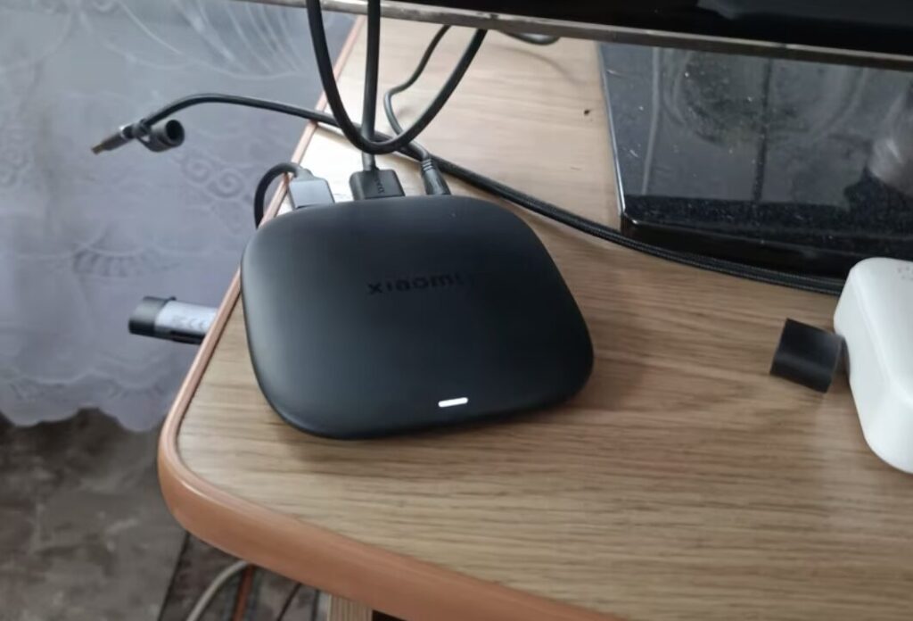 Android TV box with 4K support. The box is compact and doesn't take up much space. Photo.
