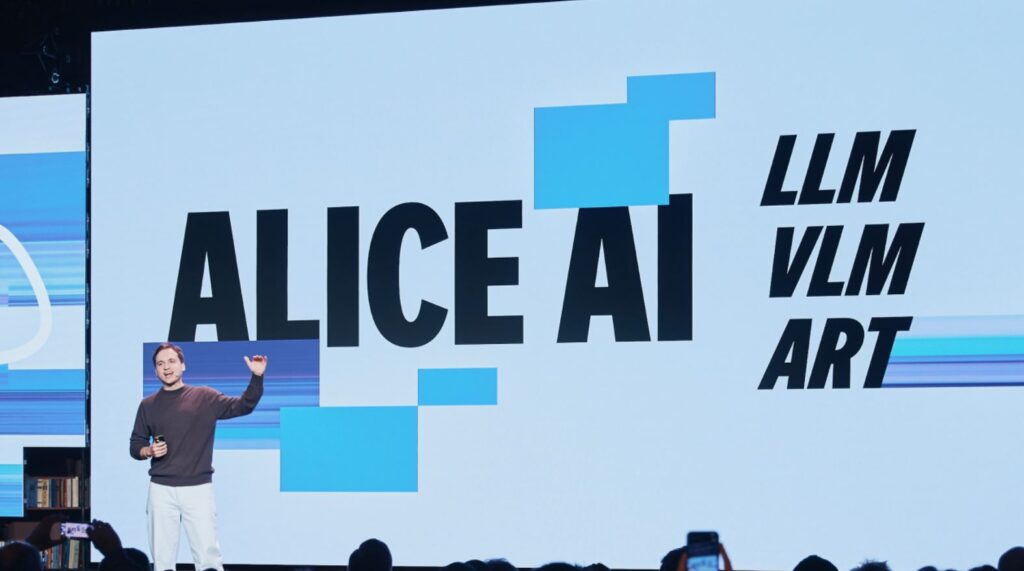 Alice is regularly improved, which is why it can now compete with ChatGPT on equal footing. Photo: Habr