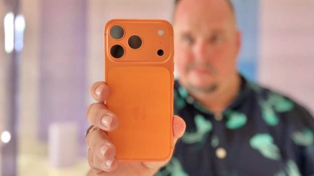 iPhone 17 Pro competes well with the Samsung Galaxy lineup. Image: cnet.com
