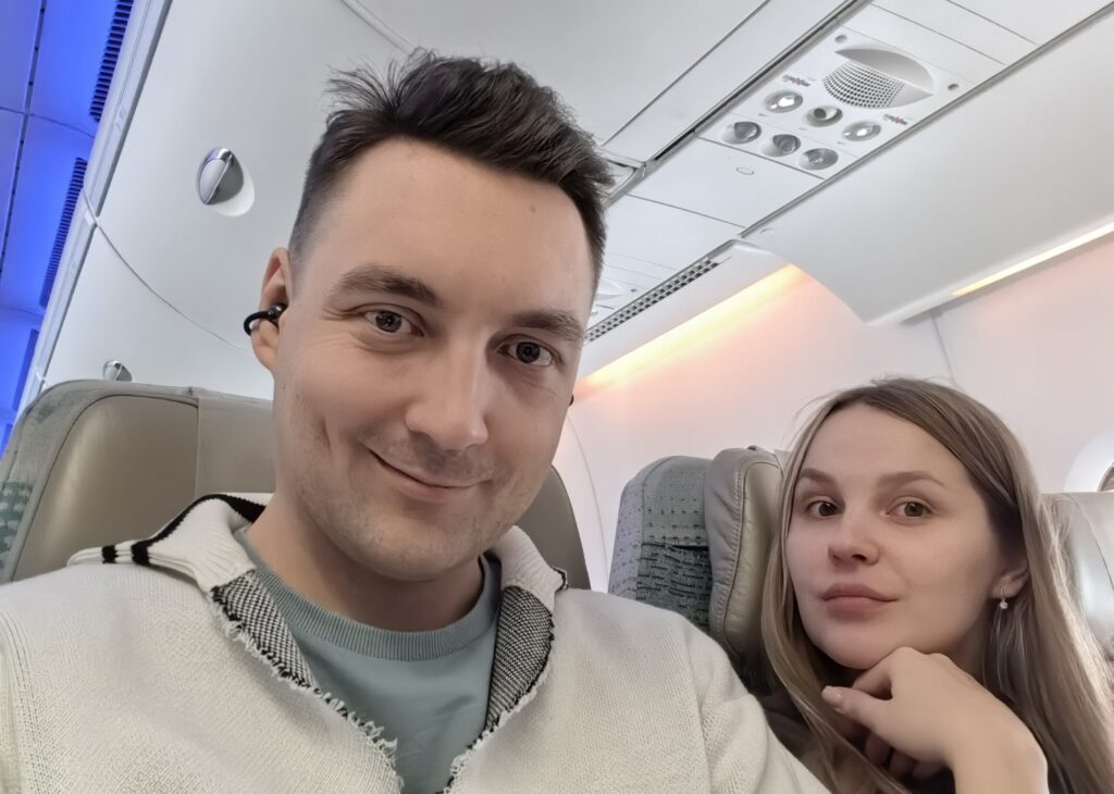Как звучат наушники открытого типа. Слушать FreeClip 2 в самолете — вполне ок. Listening to FreeClip 2 on a plane — totally fine