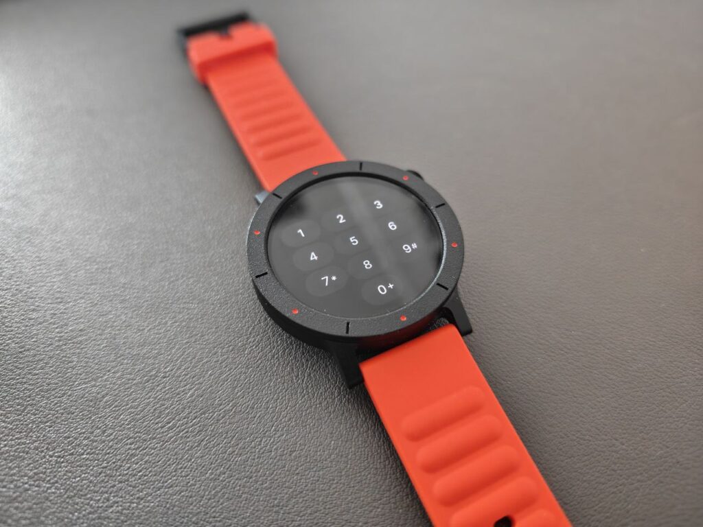Характеристики CMF Watch 3 Pro. С часов можно выполнять звонки или отвечать на них благодаря встроенному динамику и микрофону. Есть даже распознавание текста из аудио! You can make or answer calls from the watch thanks to the built-in speaker and microphone. There's even audio-to-text recognition!