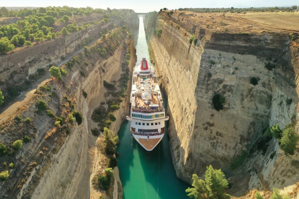 Why the Corinth Canal Was Only Completed After 2,500 Years. Tugboats guide larger vessels through the narrow strait. In 2019, the cruise liner M.S. Braemar became the largest ship to pass through here: with only 60 cm of clearance on each side. Image source: iphones.ru. Why the Corinth Canal Was Only Completed After 2,500 Years. Tugboats guide larger vessels through the narrow strait. In 2019, the cruise liner M.S. Braemar became the largest ship to pass through here: with only 60 cm of clearance on each side. Image source: iphones.ru. Photo.