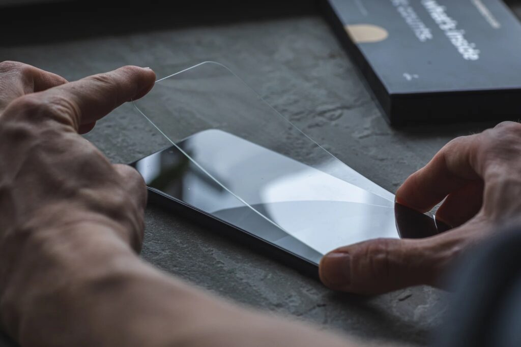 How a Screen Protector Differs from Factory Glass. Stick on a glass for 500 rubles or pay 10,000 for a screen replacement — the choice is obvious. Image: snakehive.co.uk. Photo.