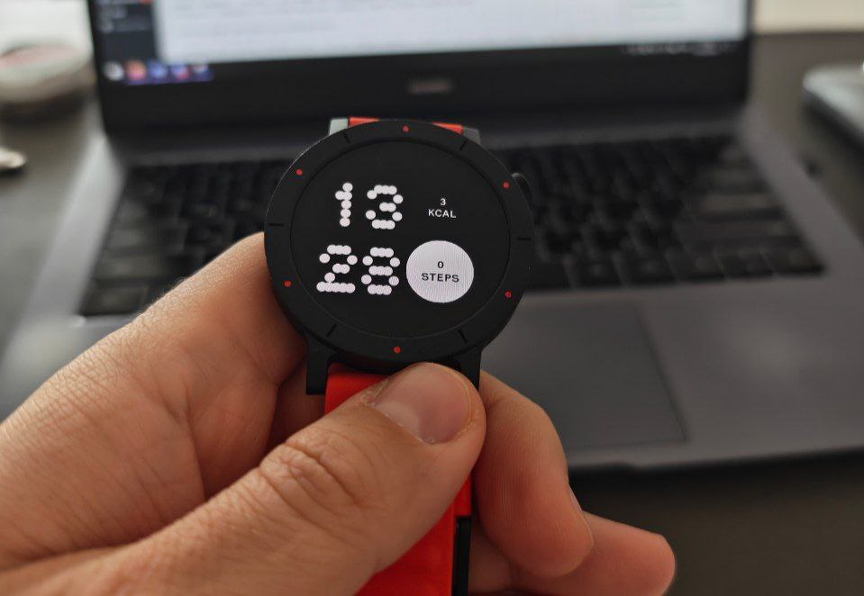 Характеристики CMF Watch 3 Pro. В часы встроены десятки стильных циферблатов. The watch comes with dozens of stylish watch faces built in