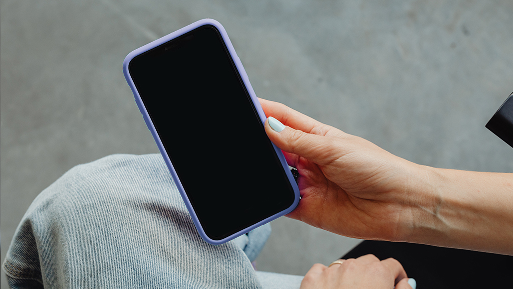 You've probably encountered an unresponsive screen on an iPhone or iPad at least once. Image: asurion.com. Photo.