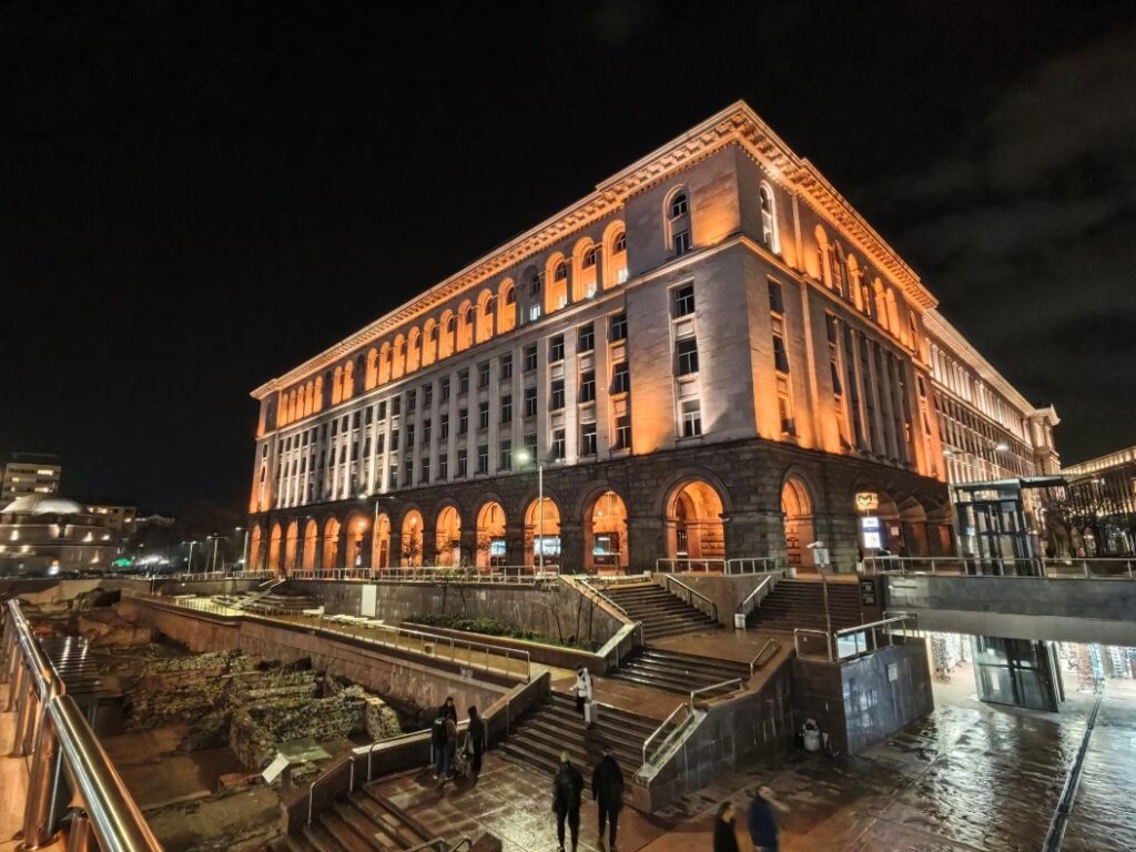 Xiaomi 17 or Galaxy S26 — Which Has a Better Camera. Photo from the ultrawide of Xiaomi 17. Image: GSMArena. Photo.