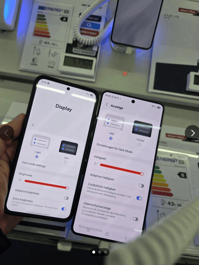 How Samsung Ruined the Galaxy S26 Ultra Screen. On the right — the new model. Image: IT Home. How Samsung Ruined the Galaxy S26 Ultra Screen. On the right — the new model. Image: IT Home. Photo.