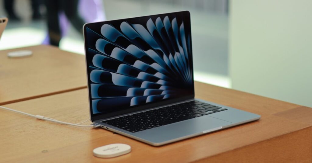Where to buy a MacBook in Russia at the best price today
