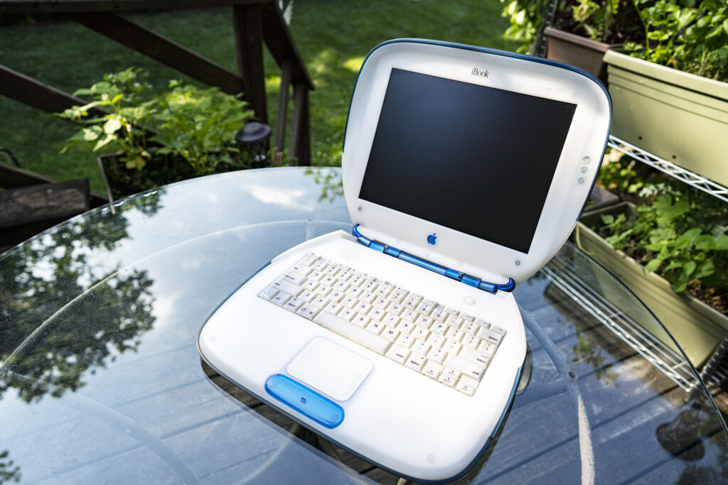 How Apple Made Wi-Fi Popular. This laptop, which you've probably only seen in pictures, pushed Wi-Fi development forward. Image: bhphotovideo.com. Photo.