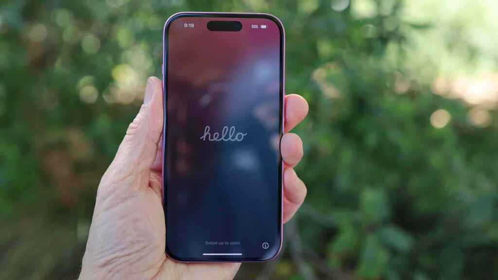 The screen is easily readable even in sunlight. Image: techradar.com