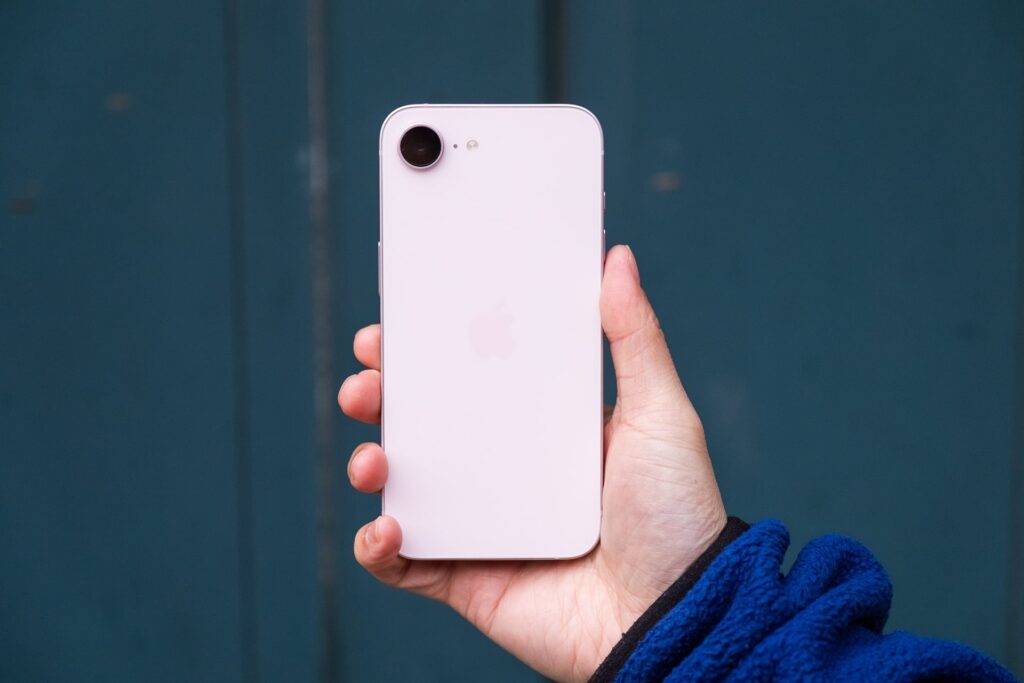 If you want an iPhone for a reasonable price, the 17e definitely won't disappoint you. Image: gizmodo.com