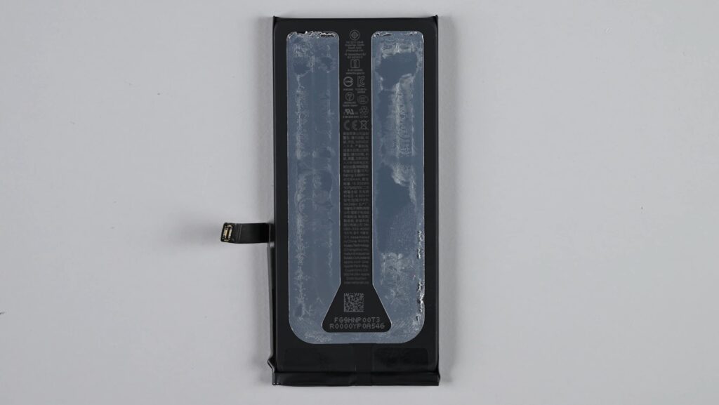 What changed in iPhone 17e compared to iPhone 16e. The battery in iPhone 17e is very easy to remove. Image: wccftech.com. Photo.