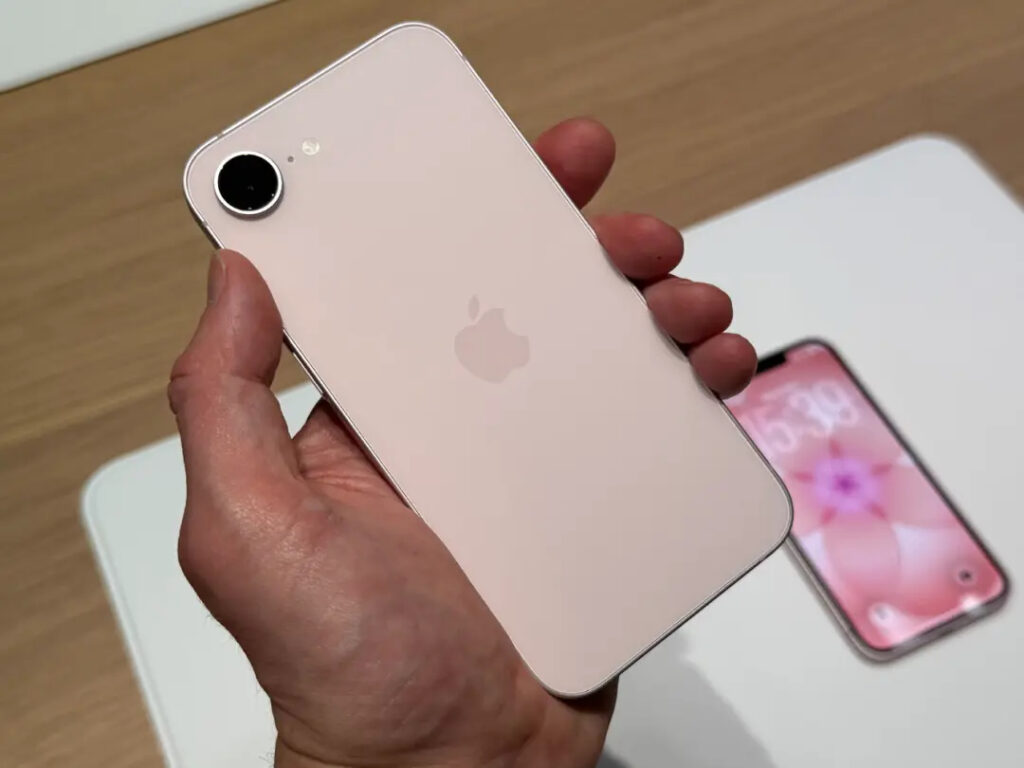 A large number of parts from iPhone 17e fit the 16e and vice versa. Image: stuff.tv. Photo.