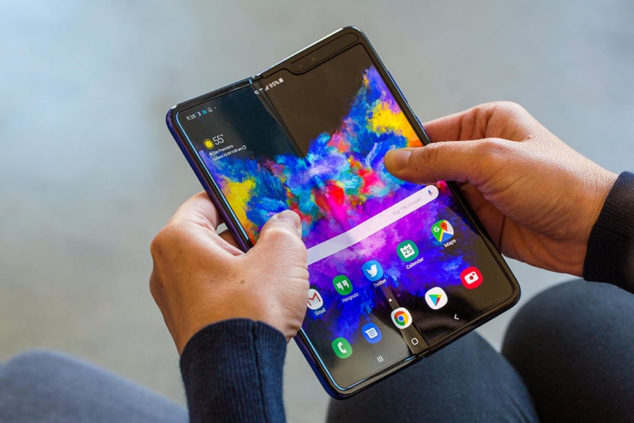 Where does the crease on a foldable smartphone screen come from. On Samsung devices, the crease is still clearly visible. Image: gsm-store.ru. Photo.