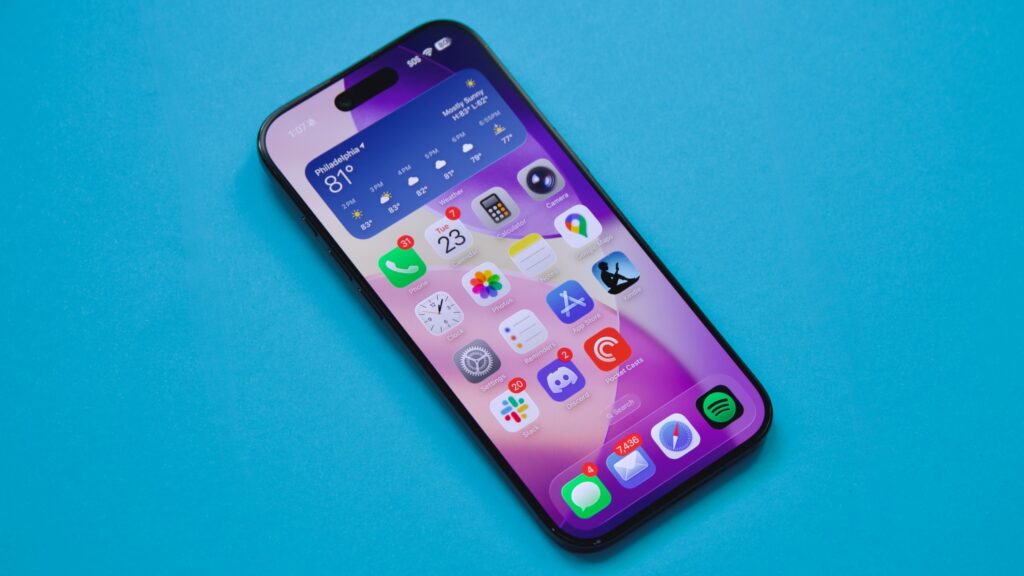 C1X Modem in iPhone Air — what about 5G speed. And the device also has a top-tier display. Image: arstechnica.com. Photo.