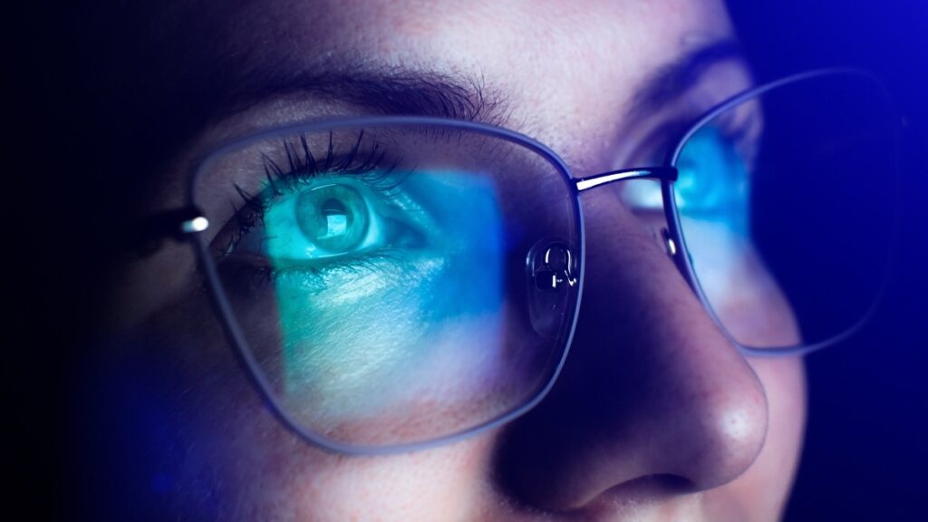 AI tends to agree with the user, while real people more often tell uncomfortable truths