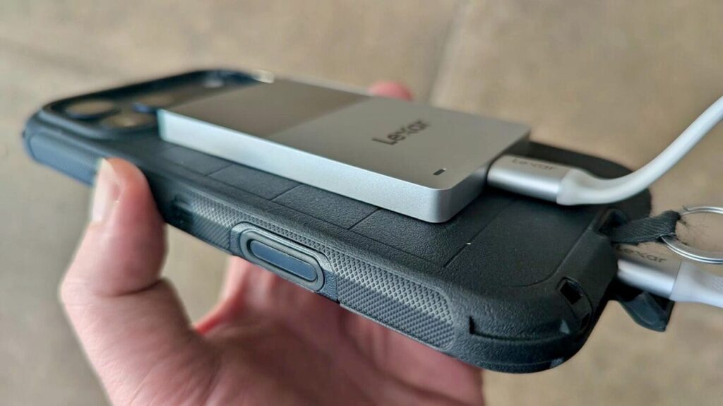 Portable SSD with Magnetic Mount — How It Works. Equipped with MagSafe, so you can magnetically attach it to the back of your iPhone. Image: zdnet.com. Photo.