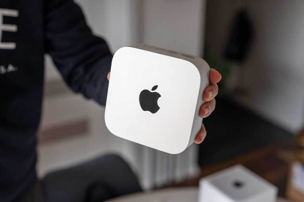 What are AI agents and why do they need a whole computer. Why rent a server with questionable speed when you have a fast Mac mini. Image: letemsvetemapplem.eu. Photo.