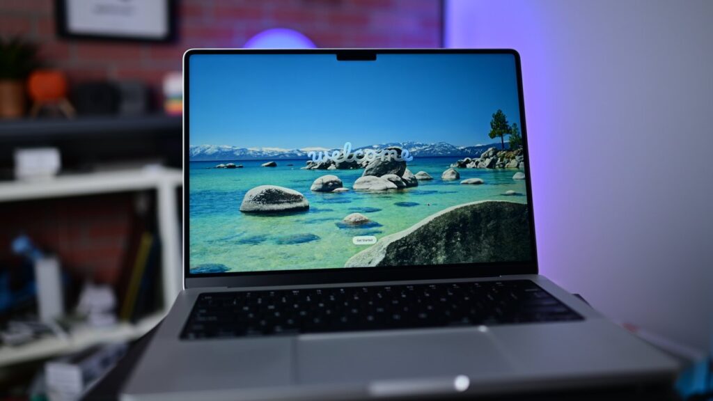HDR on the MacBook Pro is a separate kind of pleasure. After it, 500 nits feel like the last century. Image: appleinsider.com