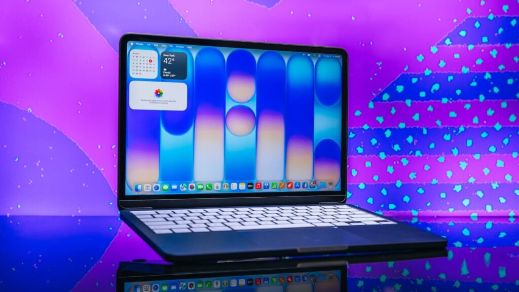 MacBook Neo in Russia isn't a very cheap gadget yet. Image: mashable.com. Photo.