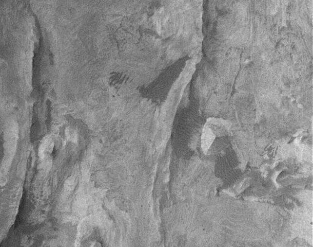 Image E06-00269 from the Mars Global Surveyor. Image source: sciencealert.com. Photo.