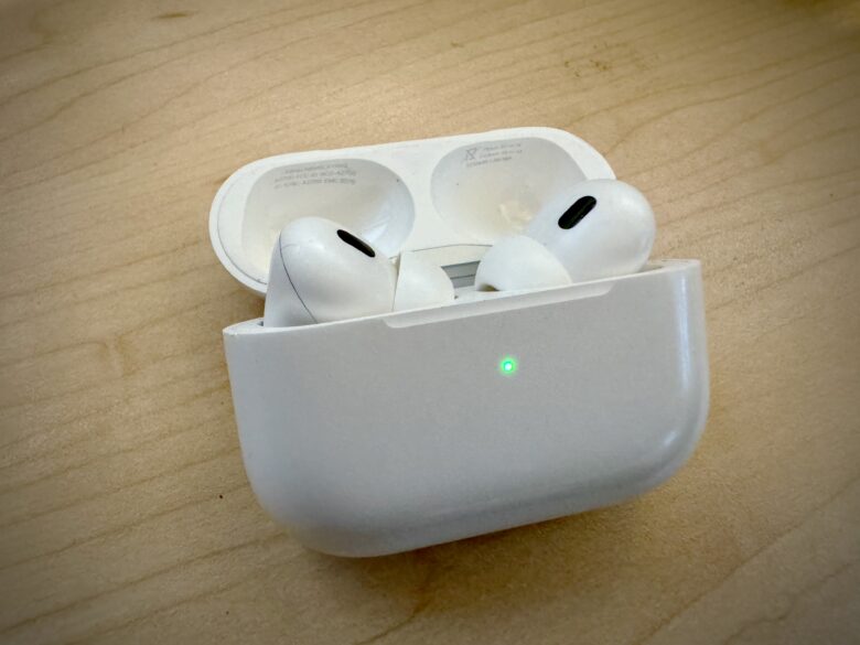 Which AirPods models received firmware 8B39