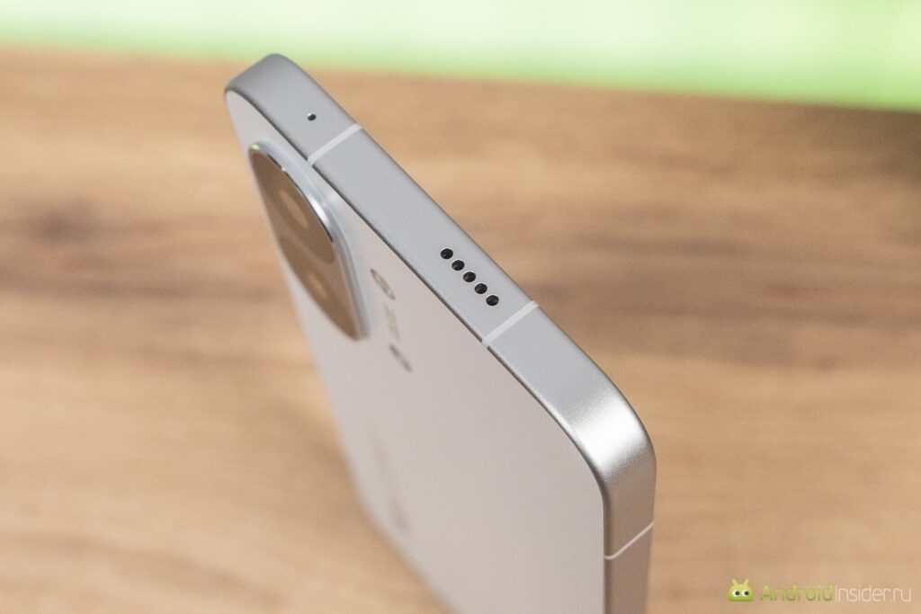 Phone Speaker Clogged with Dirt: How to Clean It Properly. Only a new speaker is perfectly clean. Put it in your pocket a couple of times and the situation can change drastically. Photo.