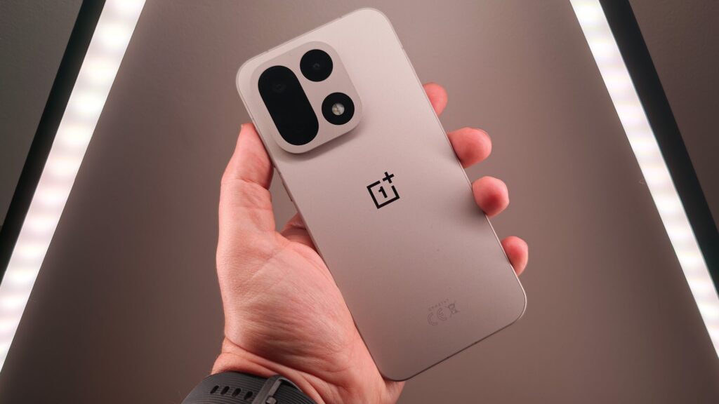 OnePlus 15. Image: techadvisor.com