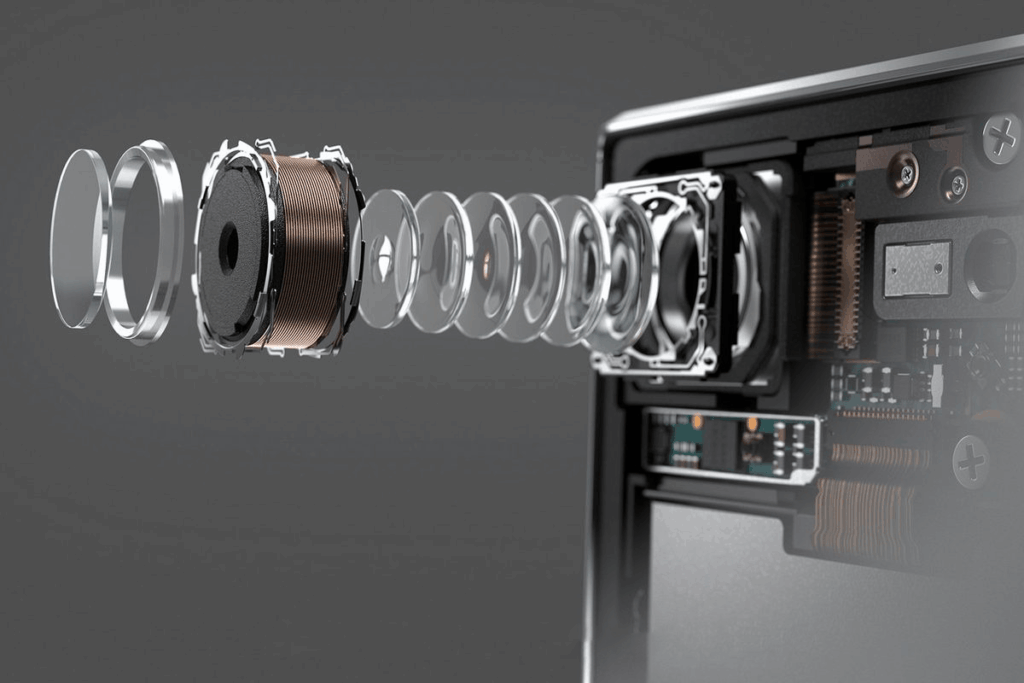 What Is a Periscope Module in a Smartphone. Classic zoom — all lenses are aligned on the same axis as the camera sensor. Image: realme.com. Photo.