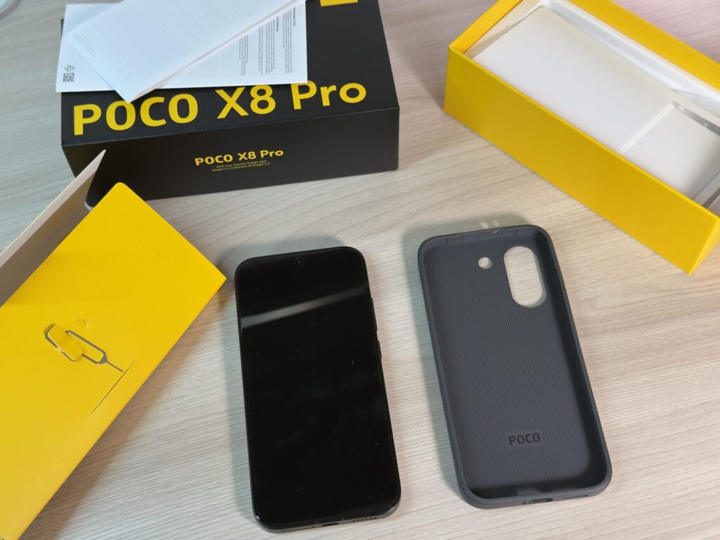 Комплектация смартфона POCO. Все как в старые-добрые времена. Just like the good old days