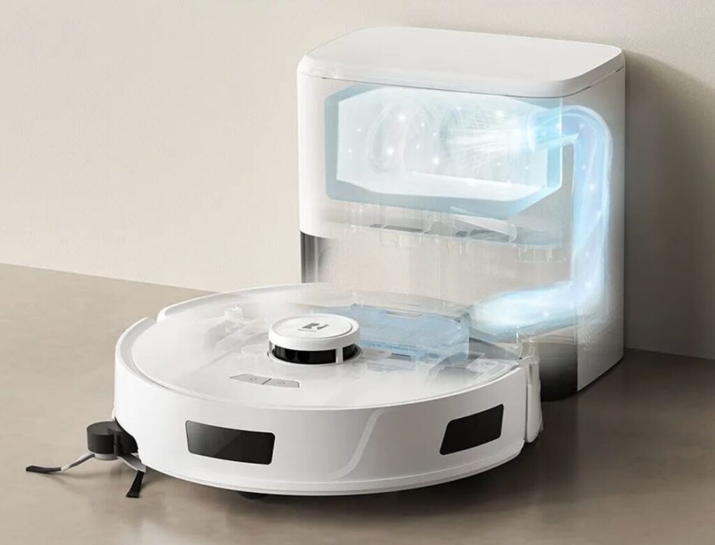 The self-emptying station cleans the vacuum of debris without your intervention