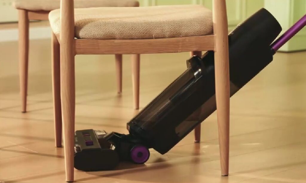Redroad H15 Wet-Cleaning Vacuum — Simultaneous Dry and Wet Cleaning. The wet-cleaning vacuum effectively handles floor cleaning. Redroad H15 Wet-Cleaning Vacuum — Simultaneous Dry and Wet Cleaning. The wet-cleaning vacuum effectively handles floor cleaning. Photo.