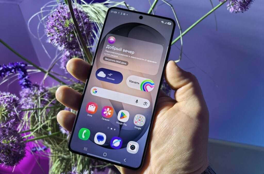 Is It Worth Upgrading an Old Smartphone to Galaxy S26. In small ways, the S26 is better than its predecessors in many respects. But even the S23 doesn't lag far behind, and in some ways even surpasses the new model. Photo.