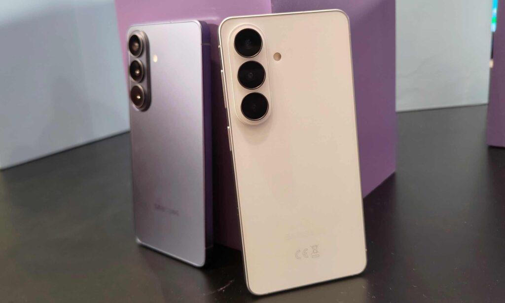 Galaxy S26 vs iPhone 17 Camera Comparison. Even the base Galaxy has three cameras. Image: digitaltrends.com. Galaxy S26 vs iPhone 17 Camera Comparison. Even the base Galaxy has three cameras. Image: digitaltrends.com. Photo.