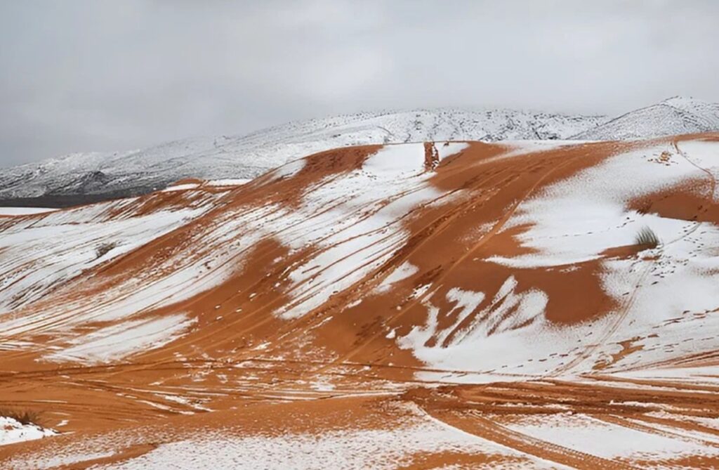 Why Snow in the Sahara Melts Quickly. Snow in the Sahara melts quickly, so people don't have time to enjoy it. Image source: dailymail.co.uk. Why Snow in the Sahara Melts Quickly. Snow in the Sahara melts quickly, so people don't have time to enjoy it. Image source: dailymail.co.uk. Photo.