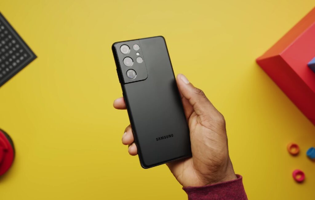 Why Even an Expensive Smartphone Becomes Outdated. Expensive smartphones also become outdated, just not as quickly. Image: Marques Brownlee. Photo.