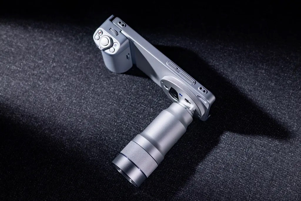 This is what the vivo X300 Ultra looks like with the additional zoom lens. Image: vivo. Photo.