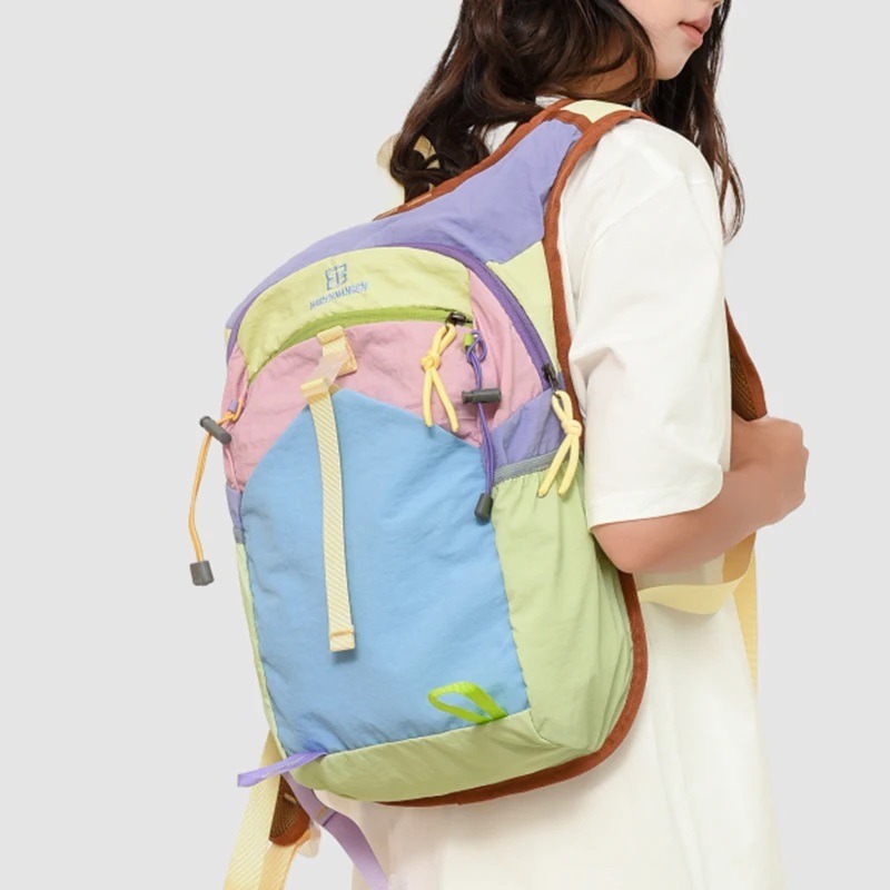 Стильный рюкзак для прогулок. Красивый рюкзак, заметный каждому. A beautiful backpack that everyone will notice
