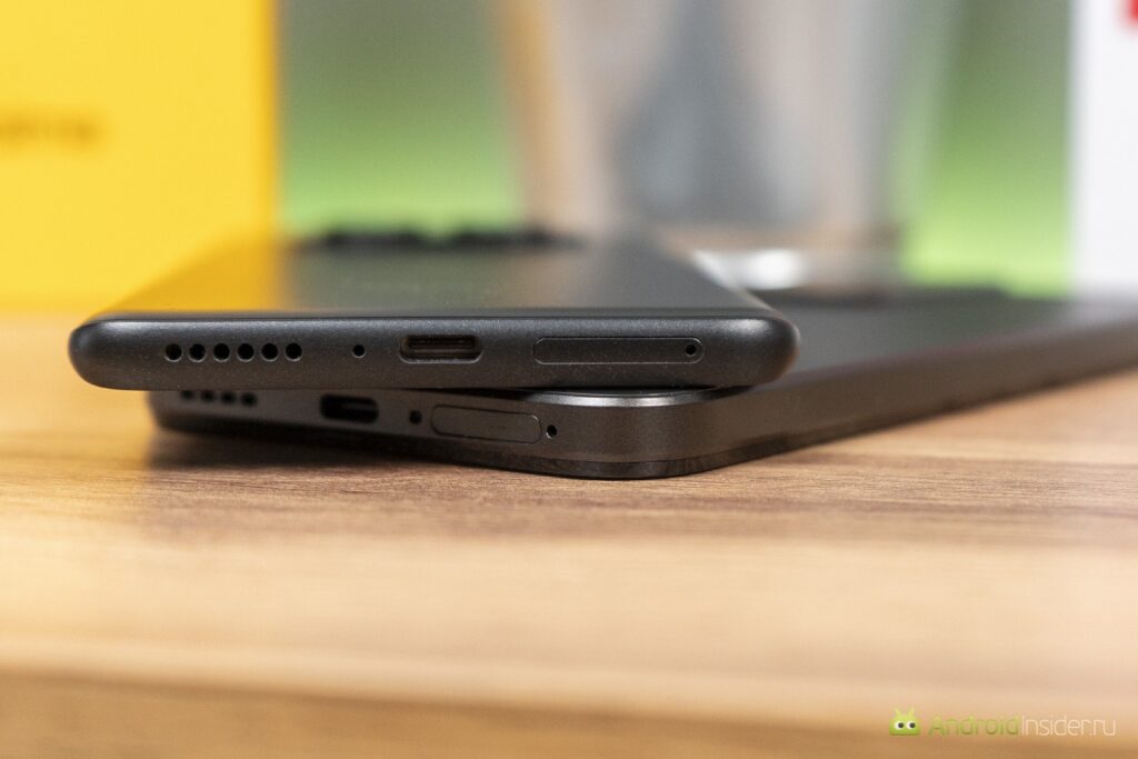 Design and Dimensions: Lightweight Redmi vs. Rugged realme. The thickness difference is barely noticeable by eye. Design and Dimensions: Lightweight Redmi vs. Rugged realme. The thickness difference is barely noticeable by eye. Photo.
