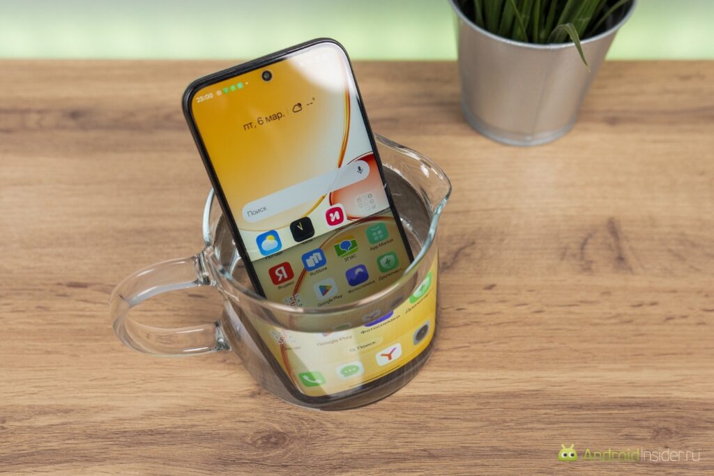 Phone with Water and Shock Protection. You won't scare realme C85 with tests like these. Phone with Water and Shock Protection. You won't scare realme C85 with tests like these. Photo.