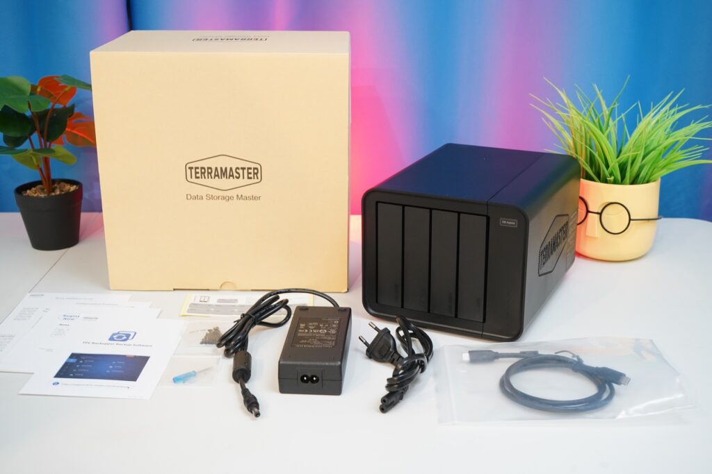 What to choose for Mac: enclosure or DAS. A DAS combines multiple drives and connects directly to the desired device. Image: ixbt.com. Photo.