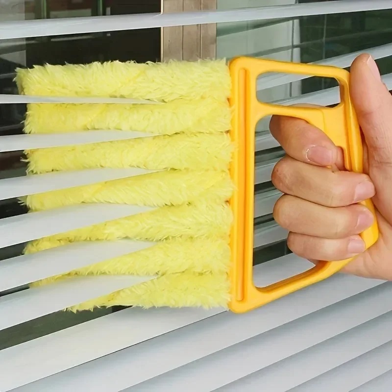 Your blinds will now be clean. Photo.